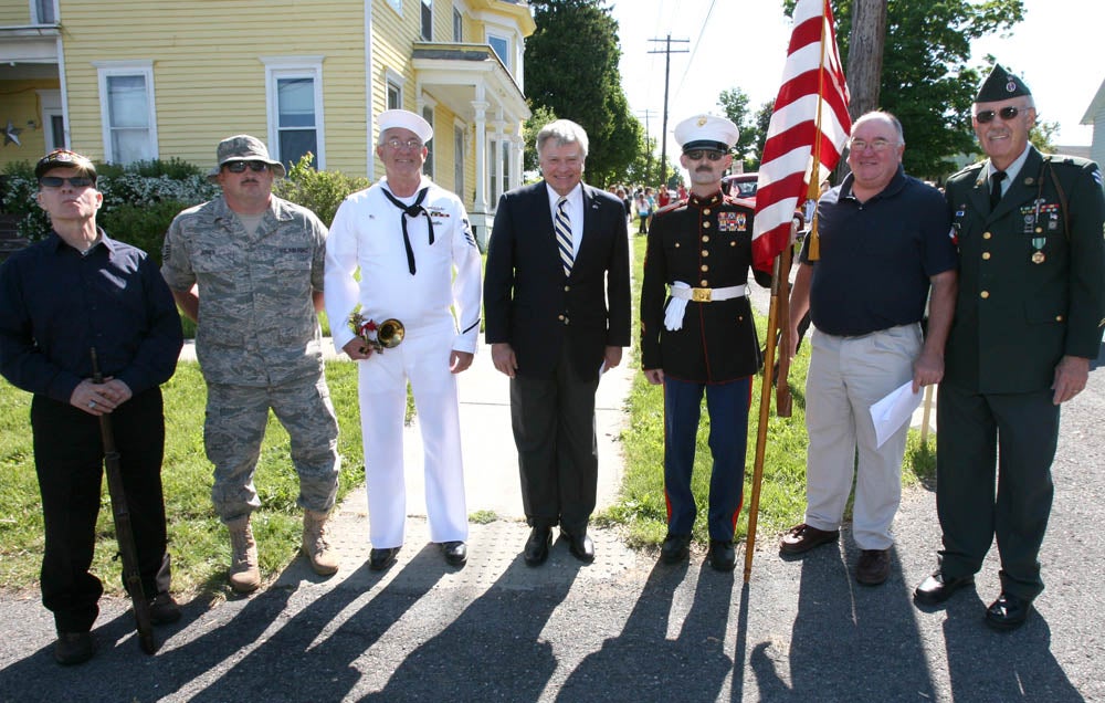 Senator Nozzolio participates in Gorham Memorial Day Parade and